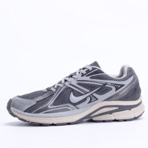 Zoom Vomero 5 Premium Lace-up sneakers in Gray